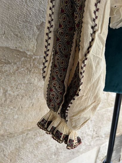 Romanian costumes, first third of the twentieth...