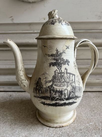 England, circa 1780
Coffee pot in fine earthenware
Decorated...
