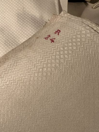 Reunion of thirty linen damask napkins called...