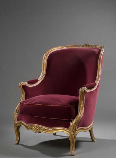 Large bergère en bois mouluré et sculpté...
