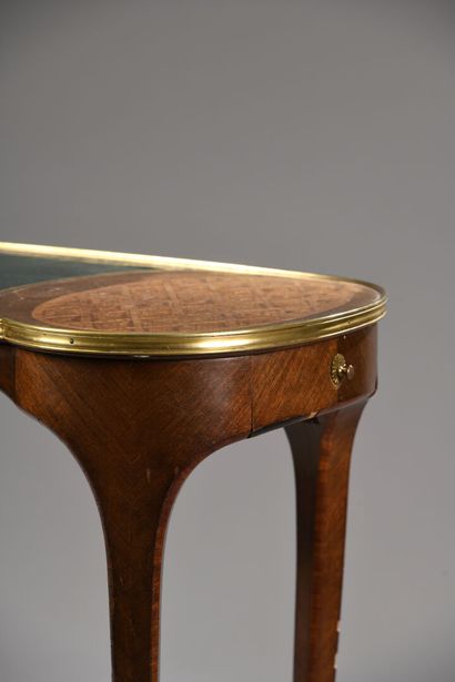 Petit bureau en maqueterie géométrique
de...
