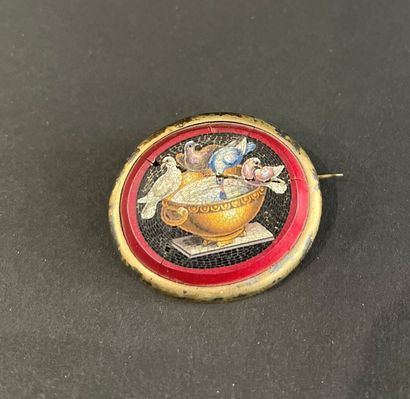 Broche en micro-mosaïque montée en vermeil,...