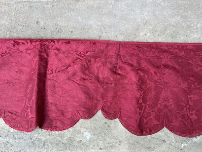 Pente de lit festonnée en damas, époque Louis...