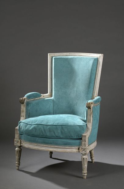 Bergère en bois mouluré et sculpté estampillée...
