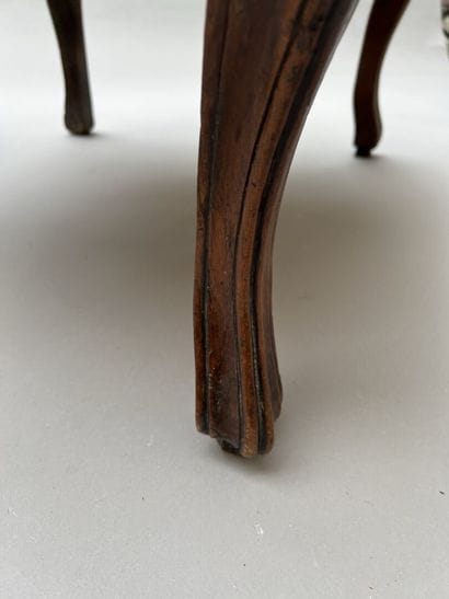 Paire de fauteuils à châssis en bois fruitier...