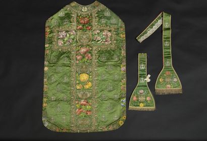 Somptueuse chasuble brodée, étole et manipule,...