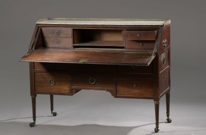 Bureau de pente en acajou et placage d'acajou...