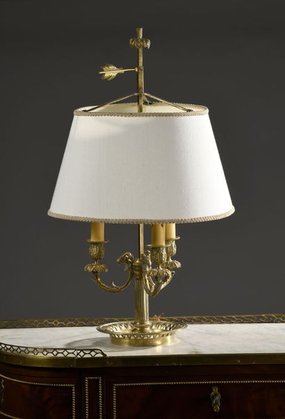 Lampe bouillote en bronze ciselé et doré,...