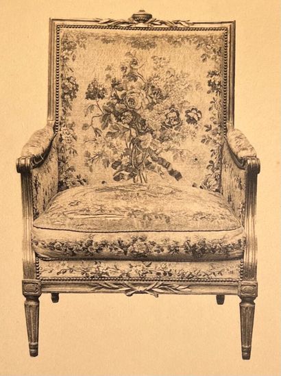 Large bergère en bois mouluré et sculpté...
