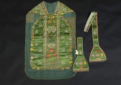 Somptueuse chasuble brodée, étole et manipule,...