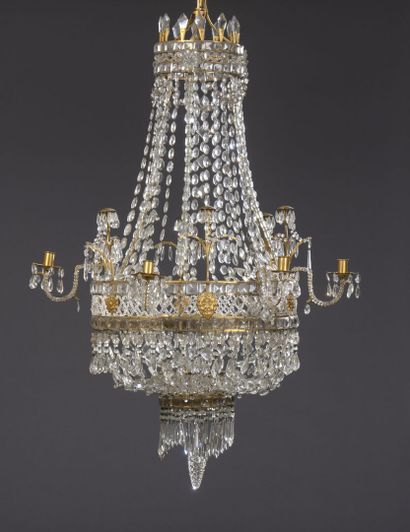 Lustre en bronze ciselé et doré et cristal...