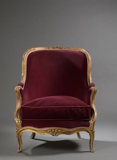 Large bergère en bois mouluré et sculpté...