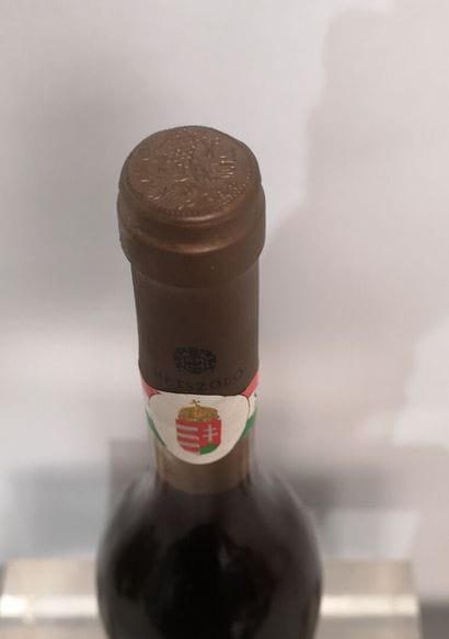 1 bottle HUNGARY TOKAJI Aszu 5 Puttonyos...