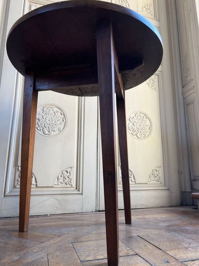 Wooden pedestal table
H. 71, D. 44 cm
