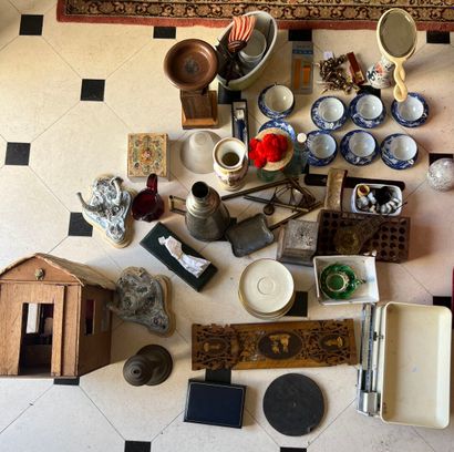 MANNETTE of miscellaneous objects