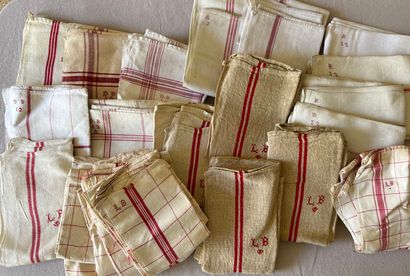 Reunion of linen and hemp tea towels, 5 chiffon...