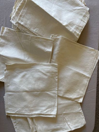 Table service, unfinished, circa 1930, linen...