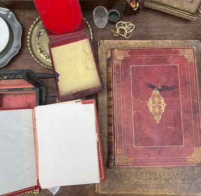 MANNETTE of miscellaneous items including...