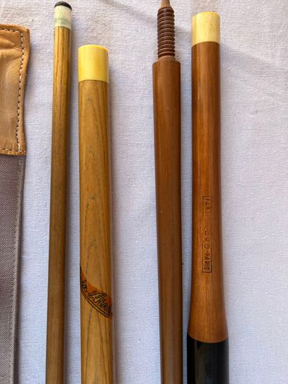 Two billiard cues, CARO in Paris
Carved wood...