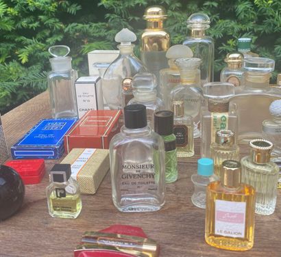 MANNETTE of perfume bottles