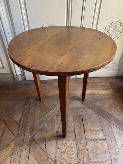 Wooden pedestal table
H. 71, D. 44 cm