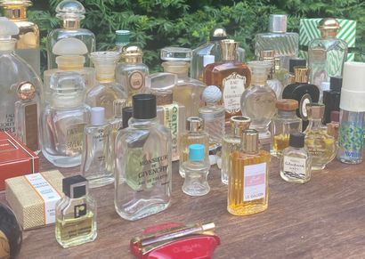 MANNETTE of perfume bottles