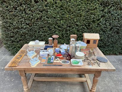 MANNETTE of miscellaneous objects