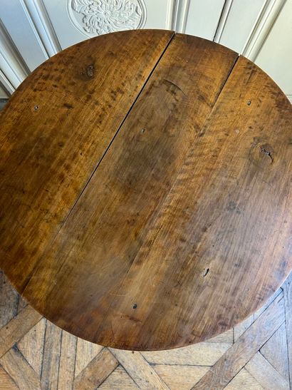 Wooden pedestal table
H. 71, D. 44 cm
