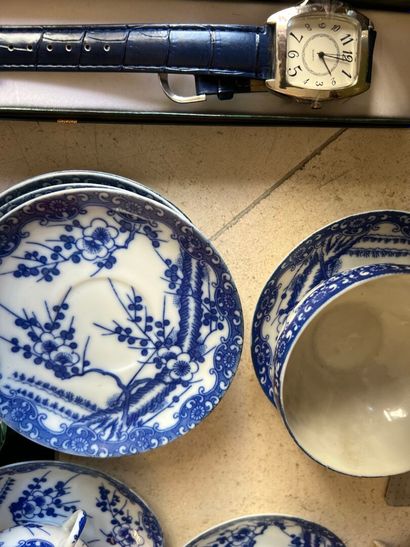 MANNETTE of miscellaneous objects