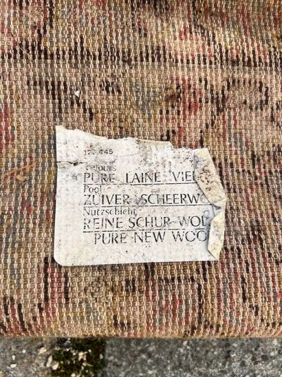 Wool carpet on red background 
280 x 197...