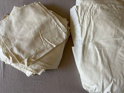 Table service, unfinished, circa 1930, linen...