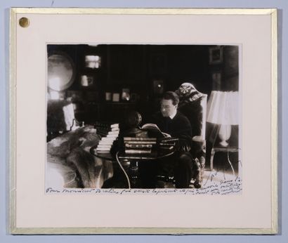 GUITRY (Sacha). Photographie argentique montrant...