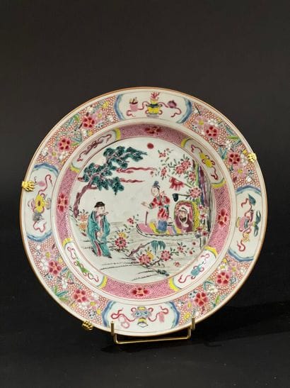CHINA, 18th century, Qianlong period (1736-1795)
Round...