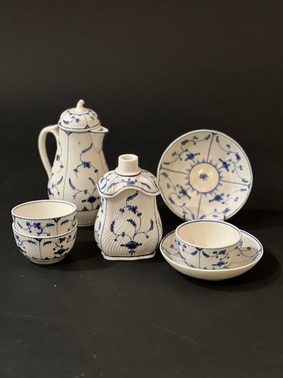 TOURNAI, 18th century
Porcelain service including...