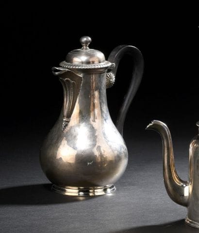 Silver coffee pot, Vieillard hallmark 1819-1838
Decorated...