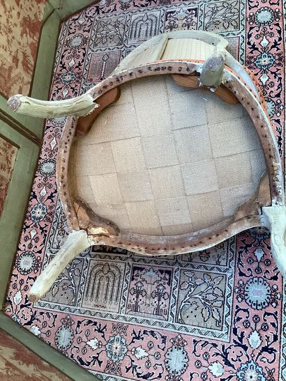FAUTEUIL cabriolet en bois mouluré et sculpté...