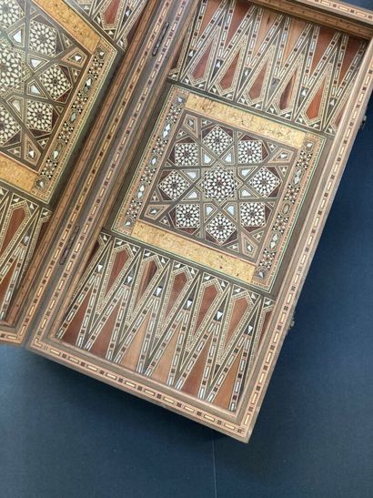 SYRIA - 20th century : 
Backgammon box with...