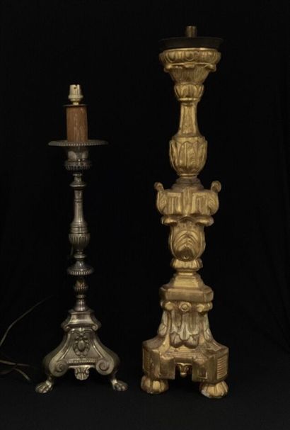 Important PIQUE-CIERGE en bois sculpté et...