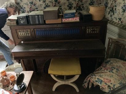 PÉRICHON Ainé. 
CLAVECIN transformé en bureau...