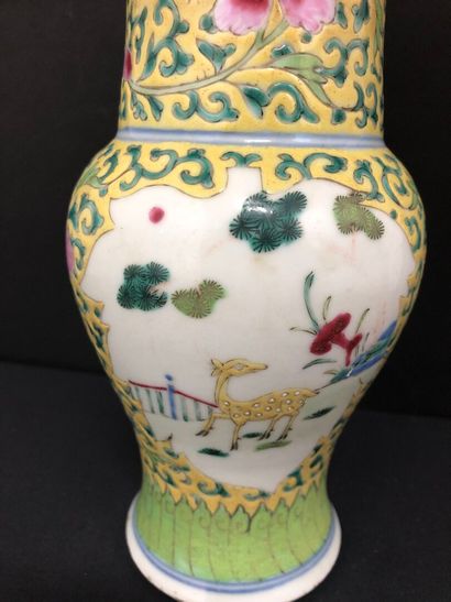 CHINA - 19th century :
Enameled porcelain...