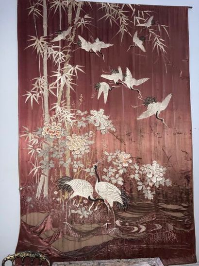 VIETNAM - vers 1900: 
PAIRE DE BRODERIES...
