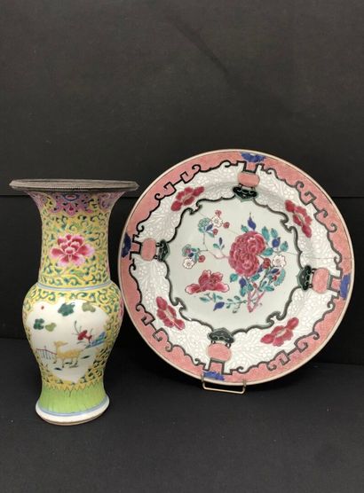 CHINA - 19th century :
Enameled porcelain...