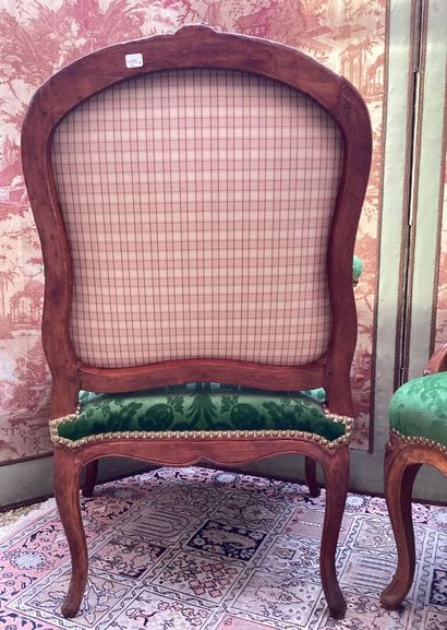 DEUX FAUTEUILS en bois naturel mouluré d'époque...