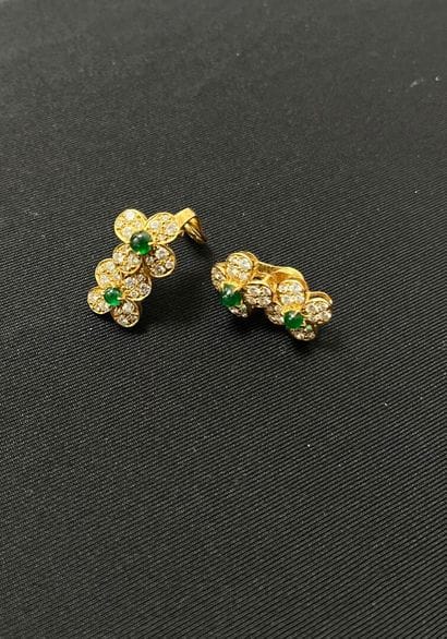 PAIR OF EAR CLIPS in 750/°°° (18K) yellow...
