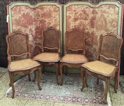 SUITE DE QUATRE CHAISES cannées d'époque...