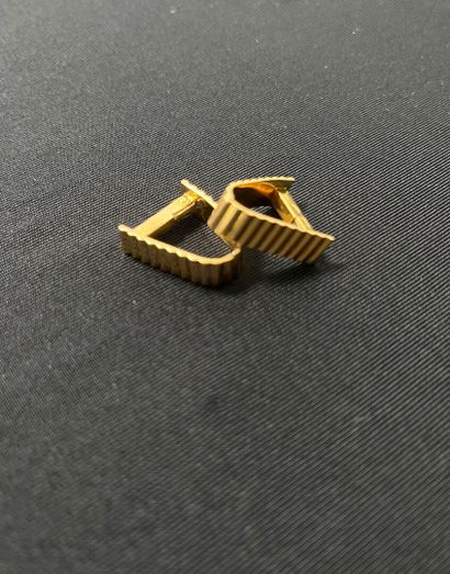 PAIR OF HANDLEBUTTONS in 750/°°° (18K) yellow...