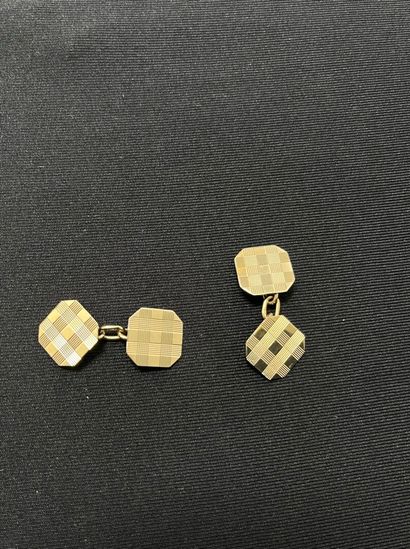 PAIR OF HANDLEBUTTONS in yellow gold 750/°°°...
