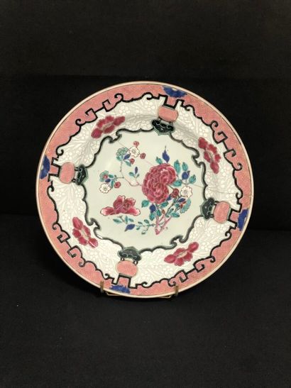 CHINA - 19th century :
Enameled porcelain...