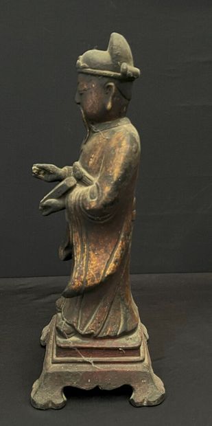 CHINA - Qing period: 
DIGNITARY in gold and...