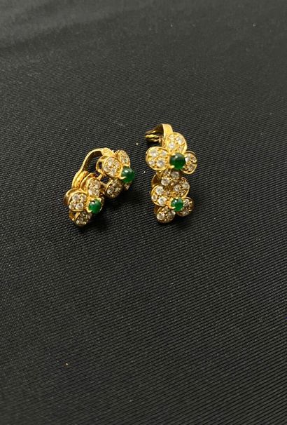 PAIR OF EAR CLIPS in 750/°°° (18K) yellow...